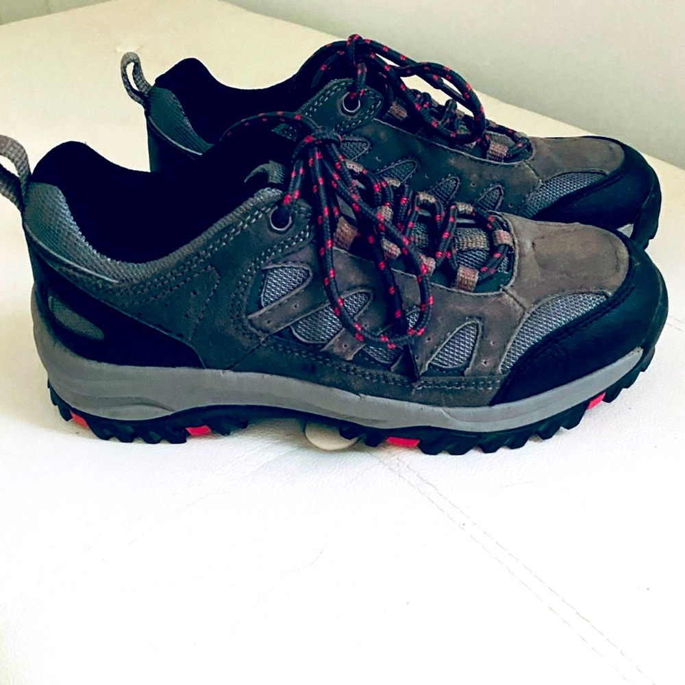 NWOT Bearpa hiking shoe/sneaker